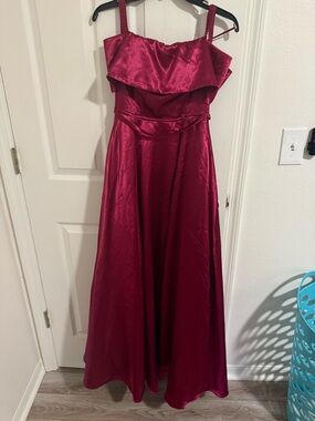 Elegant Burgundy Maxi Dress with Ruffle Bodice